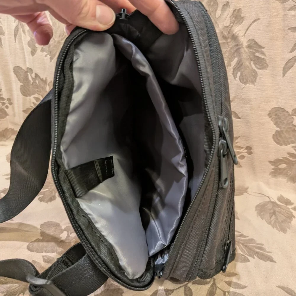 Eddie Bauer Crossbody Connect Tech Travel Day Bag, Gently Used! EUC